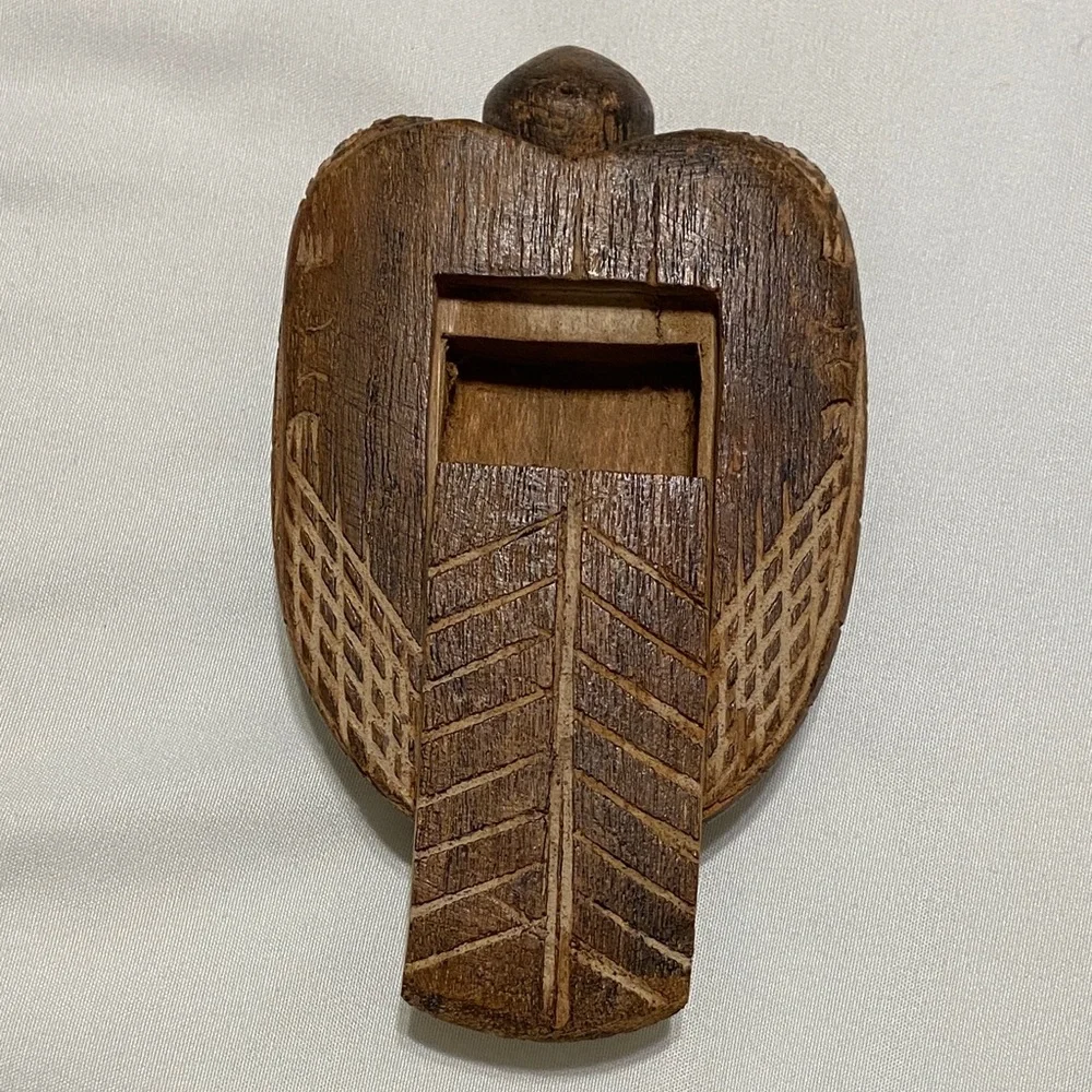 Wooden hand-carved Turtle hidden compartment Figurine - Picture 5 of 7